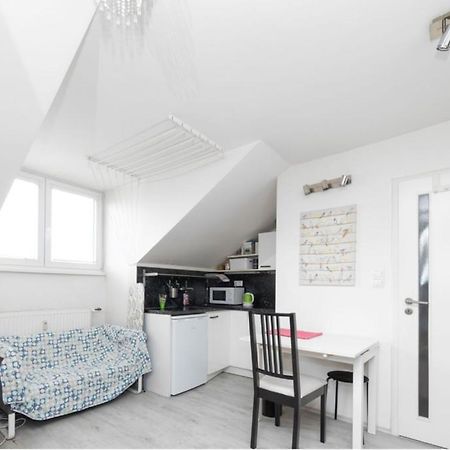 The Attic Studio Apartamento Bratislava Exterior foto