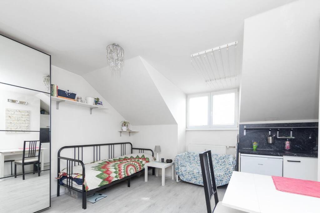 The Attic Studio Apartamento Bratislava Exterior foto